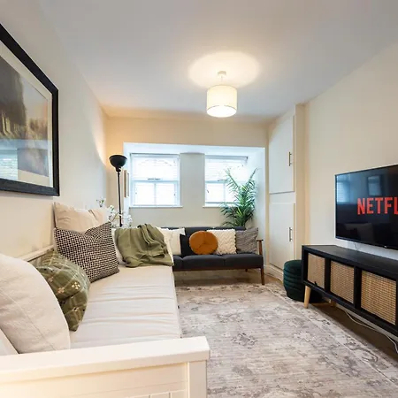 בית נופש Luxury Spacious 3-bed Oasis Just 10 Mins From Centre With Free Parking *