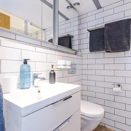 Stunning 3br Townhouse, Terrace, Games, Free Parking * マンチェスター