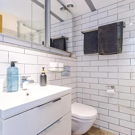 Stunning 3br Townhouse, Terrace, Games, Free Parking