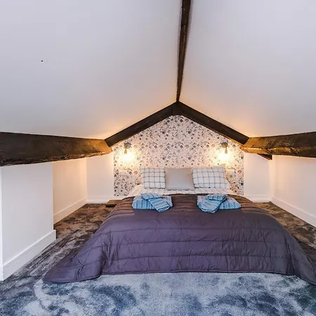 別荘 Stunning 3br Townhouse, Terrace, Games, Free Parking マンチェスター