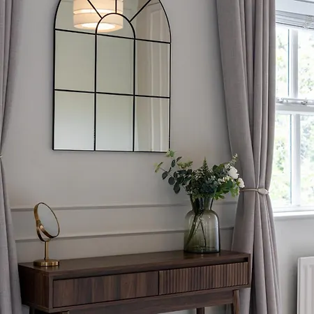 בית נופש Luxury Spacious 3-bed Oasis Just 10 Mins From Centre With Free Parking מנצ'סטר