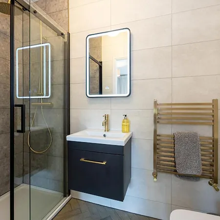 Luxury Spacious 3-bed Oasis Just 10 Mins From Centre With Free Parking * מנצ'סטר