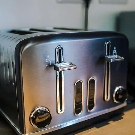 Stunning 3br Townhouse, Terrace, Games, Free Parking * マンチェスター