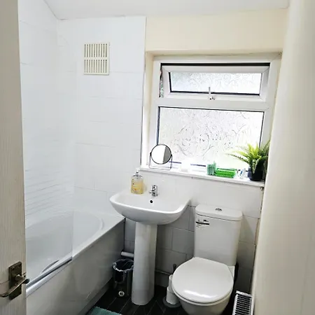 Comfortable 3 Bed House Apartment Manchester