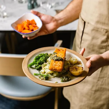 Leonardo - Formerly Jurys Hotel 4*