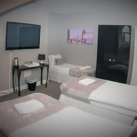 Mitre Centre 3*