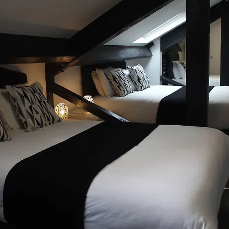 מלון Mitre Centre