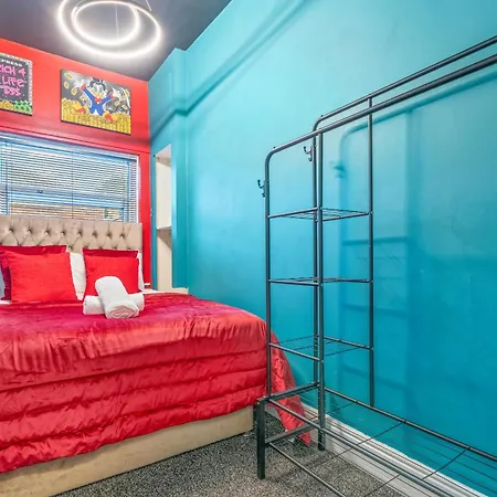 4 Bedroom House In Eccles, Trafford, - Sleeps 10 - 3 Double Beds - 4 Single Beds - Free Parking, Garden & Fast Fibre Wi-fi - Close To Trafford Centre, Mediacityuk, Salford Quays, And Both Old Trafford Stadiums 別荘 *