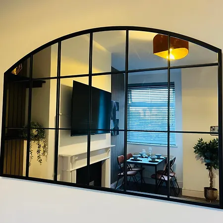 Stylish 5br 5ba In Salford Street Parking Дом отдыха *