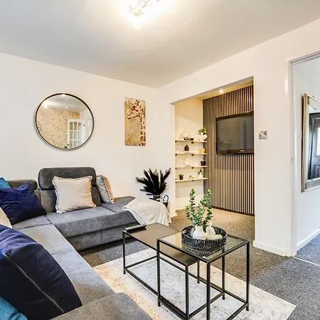 New 3 Bedroom Stylish With Drive & Garden מנצ'סטר