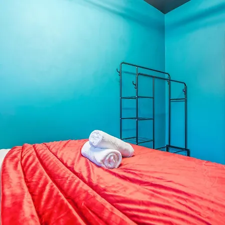 別荘 4 Bedroom House In Eccles, Trafford, - Sleeps 10 - 3 Double Beds - 4 Single Beds - Free Parking, Garden & Fast Fibre Wi-fi - Close To Trafford Centre, Mediacityuk, Salford Quays, And Both Old Trafford Stadiums マンチェスター