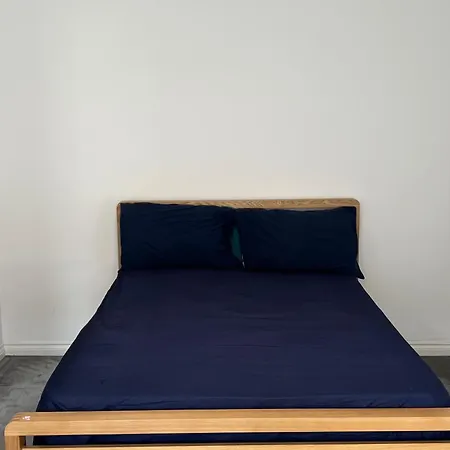 House - Sleeps 5 Private Parking & Pets Allowed *