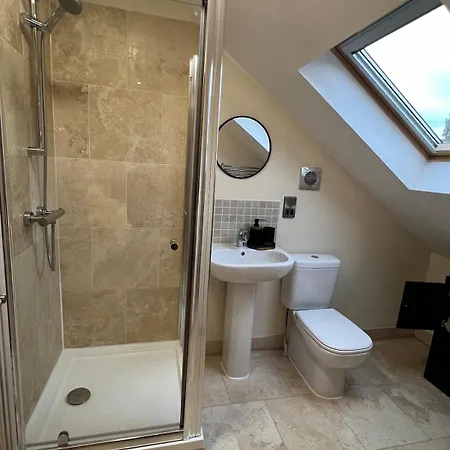 Elegant House - 3 Bedroom, 3 Bathroom Manchester