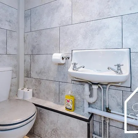 Spacious 3 Bed With Pac-man, Darts And 2 Parking Spaces Dom wakacyjny *