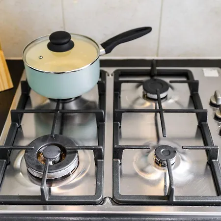 Bright And Cosy 3-bedroom Near - Free Parking - Sleeps 6 Σπίτι διακοπών