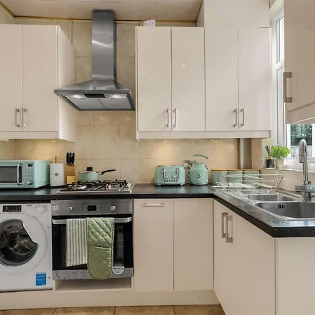 Σπίτι διακοπών Bright And Cosy 3-bedroom Near - Free Parking - Sleeps 6