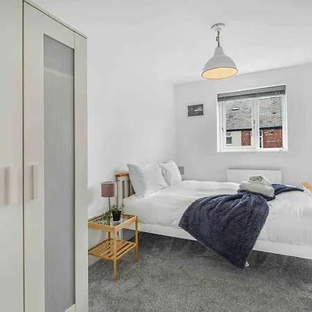Guestready - Charming Retreat In Trafford 게스트하우스