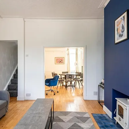 Spacious 3br Family With Big Garden Casa de Férias Manchester