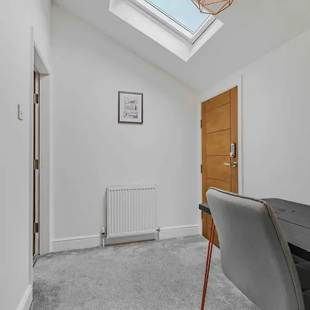 Guestready - Charming Retreat In Trafford 맨체스터