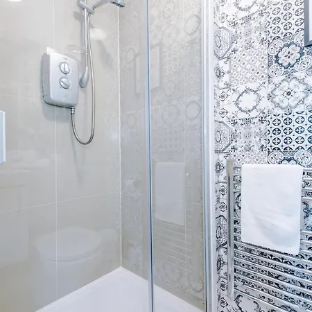 Spacious 4br With 3 Baths, Tatil Evi Manchester