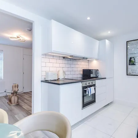 בית נופש Minutes To The Coop Live Arena & Etihad Stadium - Free Parking With Ev Charger מנצ'סטר