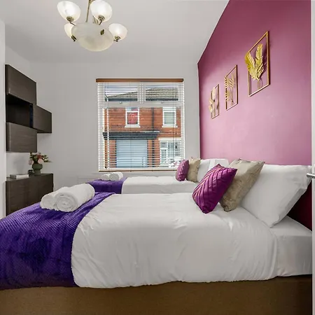 Bright And Cosy 3-bedroom Near - Free Parking - Sleeps 6 Σπίτι διακοπών