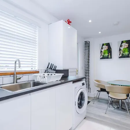 Minutes To The Coop Live Arena & Etihad Stadium - Free Parking With Ev Charger בית נופש