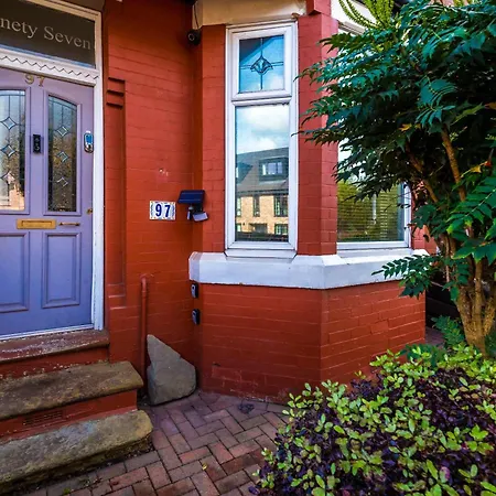 Dom wakacyjny Spacious 4br With 3 Baths, *