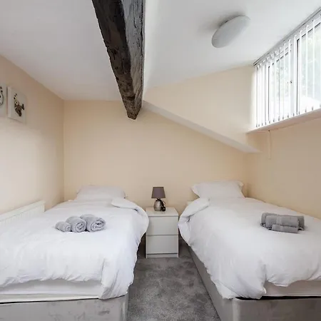 Casa de Férias Beautiful 'mayfield' With Private Pool! Manchester