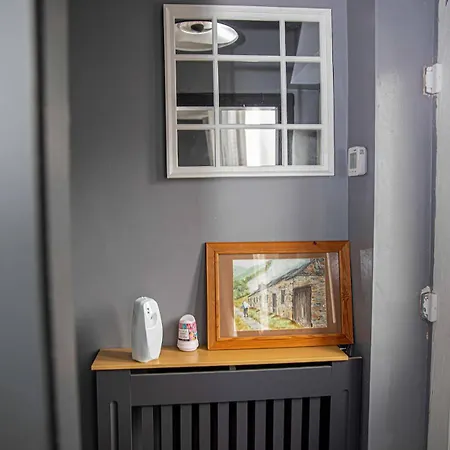 2br In Near Etihad Stadium With Parking Apartment *