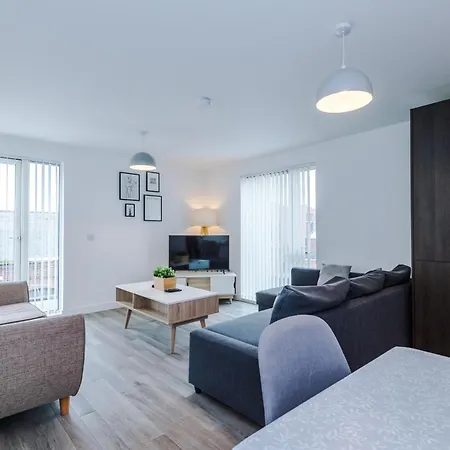 Stylish Two Bedroom With Balcony アパート