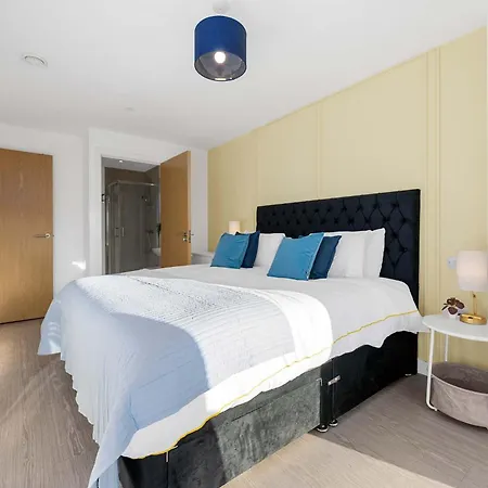 2 Bed Flat Stunning Views Near Centre Daire *