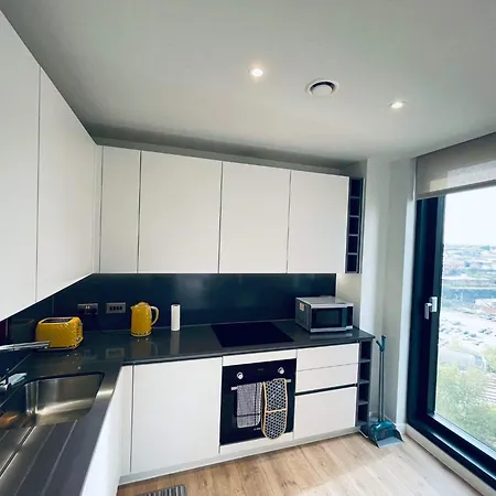 Sky View Centre Luxe - 2 Bedrooms דירה