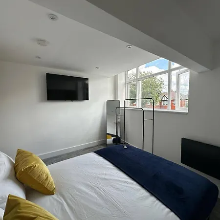 6 Guests Parking Near Old Trafford Football & Cricket 10 Mins To Ideal For Contractors & Professionals Manchester