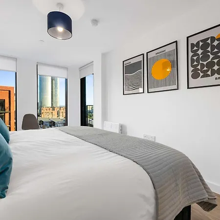 2 Bed Flat Stunning Views Near Centre Daire *