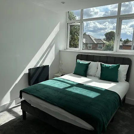 Appartement 6 Guests Parking Near Old Trafford Football & Cricket 10 Mins To Ideal For Contractors & Professionals *