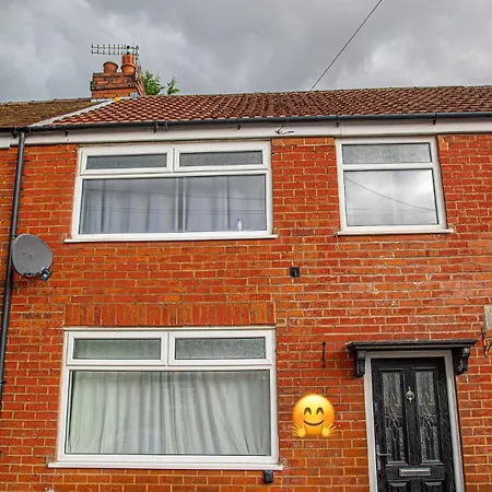 Apartment 2br In Near Etihad Stadium With Parking *