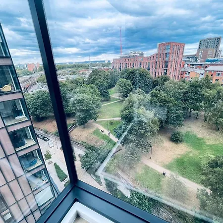 Sky View Centre Luxe - 2 Bedrooms *