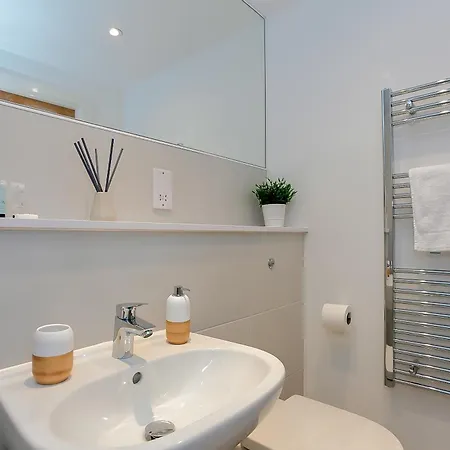 アパート Stylish Two Bedroom With Balcony マンチェスター