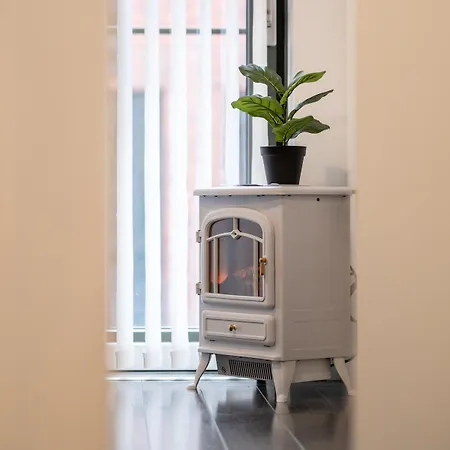 Apartment Modern 2 Bed With Balcony By Arndale *