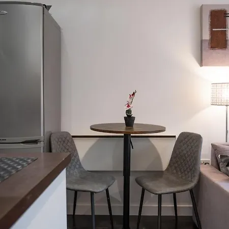 Apartment Modern 2 Bed With Balcony By Arndale *