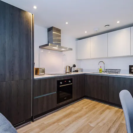 アパート Stylish Two Bedroom With Balcony マンチェスター