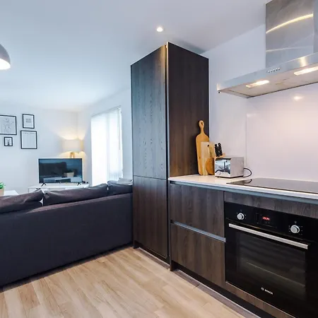 アパート Stylish Two Bedroom With Balcony