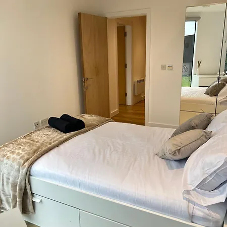 Apartmán With - Terrace - Gym- Free Parking- Next To Man Stadium & Centre Manchester