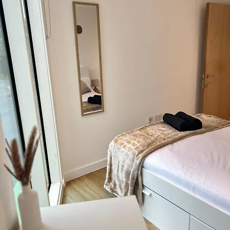 With - Terrace - Gym- Free Parking- Next To Man Stadium & Centre Apartmán