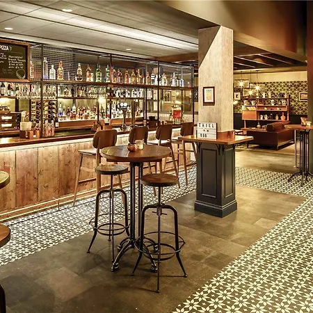 Ibis Centre 96 Portland Street 3*