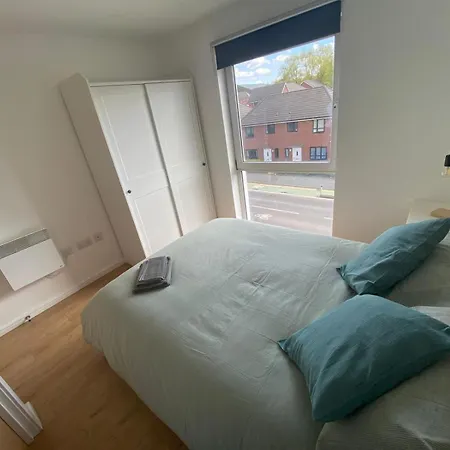 Rum i privatbostad Fresh Private In Shared 2 Bed Flat Camp Street