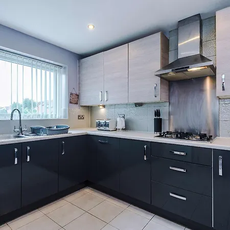 Large Townhouse By The Etihad & Coop Live Arena With Free Parking