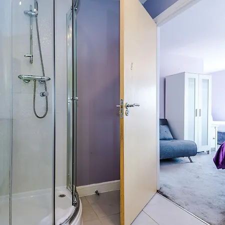 Large Townhouse By The Etihad & Coop Live Arena With Free Parking *