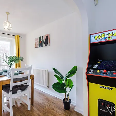 Cosy 3bdr House By Vista Short Lets & Serviced With Ps4 And Parking Дом отдыха Манчестер